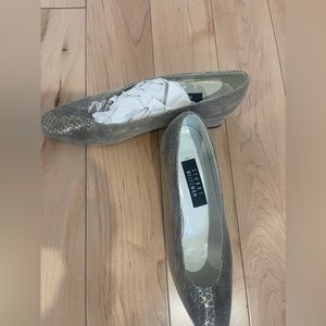 Vintage Stuart Weitzman, size 9.